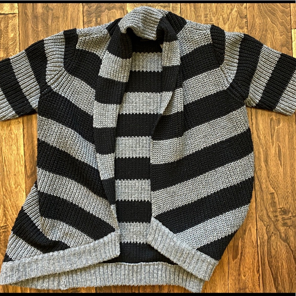 Black and gray short sleeve sweater